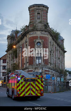 Swansea, Großbritannien. 08 Sep, 2019. Im Bild: die Feuerwehrleute an der Szene. Sonntag, 08 September 2019 Re: Feuerwehr und Polizei zu einem Brand am Palace Theatre, einem verfallenen Gebäude in der High Street von Swansea, Wales, UK. Credit: ATHENA PICTURE AGENCY LTD/Alamy leben Nachrichten Stockfoto