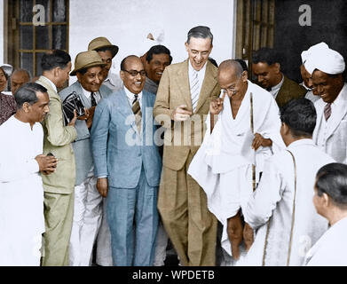 Mahatma Gandhi mit Sir Stafford Cripps, Neu-Delhi, Indien, Asien, 27. März, 1942, altes Vintage-Bild aus den 1900er Jahren Stockfoto