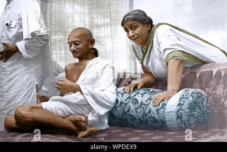 Mahatma Gandhi mit Sarojini Naidu Kongresskomitee, Indien, Asien, 8. August 1942, ein altes, altes 1900er-jähriges Bild Stockfoto