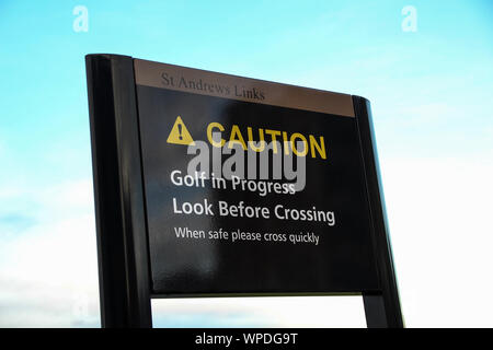 Eine öffentliche Sicherheit Namensschild in St Andrews Golf Schottland Stockfoto