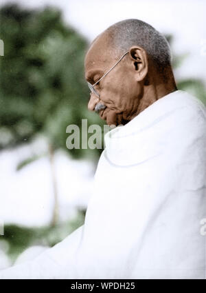 Mahatma Gandhi bei der öffentlichen Gebetssitzung, Rungta House, Bombay, Mumbai, Maharashtra, Indien, Asien, September 1944 Stockfoto