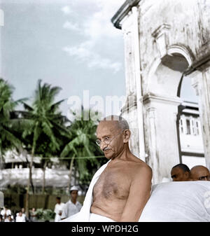 Mahatma Gandhi bei der öffentlichen Gebetssitzung, Rungta House, Bombay, Mumbai, Maharashtra, Indien, Asien, September 1944 Stockfoto