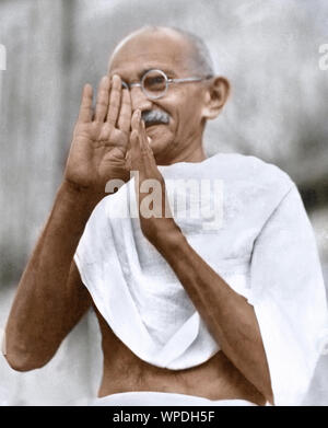 Mahatma Gandhi bei der öffentlichen Gebetssitzung, Rungta House, Bombay, Mumbai, Maharashtra, Indien, Asien, September 1944 Stockfoto