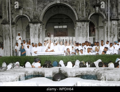 Mahatma Gandhi bei der öffentlichen Gebetssitzung, Rungta House, Bombay, Mumbai, Maharashtra, Indien, Asien, September 1944 Stockfoto