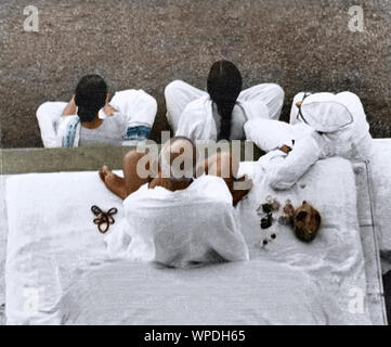 Mahatma Gandhi bei der öffentlichen Gebetssitzung, Rungta House, Bombay, Mumbai, Maharashtra, Indien, Asien, September 1944 Stockfoto