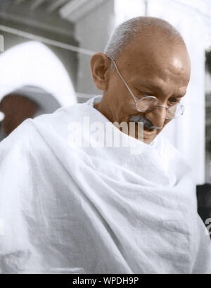 Mahatma Gandhi bei der öffentlichen Gebetssitzung, Rungta House, Bombay, Mumbai, Maharashtra, Indien, Asien, September 1944 Stockfoto