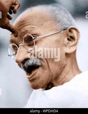 Mahatma Gandhi bei der öffentlichen Gebetssitzung, Rungta House, Bombay, Mumbai, Maharashtra, Indien, Asien, September 1944 Stockfoto