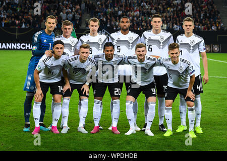 Foto des Teams Deutschland. Obere Reihe: von links nach rechts Torwart Manuel Neuer (Deutschland), Thilo Kehrer (Deutschland), Lukas Klostermann (Deutschland), Jonathan Tah (Deutschland), Niklas Suele (Deutschland), Matthias Ginter (Deutschland). Untere Reihe von links nach rechts: Nico Schulz (Deutschland), Marco Reus (Deutschland), Serge Gnabry (Deutschland), Timo Werner (Deutschland), Joshua Kimmich (Deutschland). GES/Fussball/EM-Qualifikation: Deutschland - Niederlande, 06.09.2019 Fußball: Europäische Qualifier: Deutschland vs Holland,, September 6, 2019 | Verwendung weltweit Stockfoto