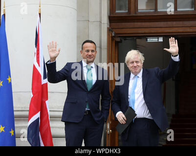 Dublin, Irland. 9 Sep, 2019. Boris Johnson in Dublin für Brexit spricht. L und R. Taoiseach und Fine Gael Chef Leo Varadkar mit dem britischen Premierminister Boris Johnson im Regierungsgebäude in Dublin. Sie sind sowohl über die nordirischen Grenze Problem und die Bexit Krise zu sprechen. Foto: Lea Farrell/RollingNews. ie Credit: RollingNews.ie/Alamy leben Nachrichten Stockfoto