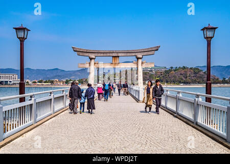 27. März 2019: Gamagori, Japan - Die Brücke auf die Insel Takeshima, Gamagori. Stockfoto