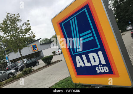 Dirnsmaning, Deutschland. 07 Sep, 2019. ALDI Süd, Lebenswithtel Discounter, Zeichen, Logos, Firmenzeichen, speichern. Parken, | Verwendung der weltweiten Kredit: dpa/Alamy leben Nachrichten Stockfoto