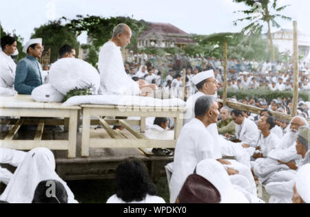 Mahatma Gandhi während des Gebetstreffens, Bombay, Mumbai, Maharashtra, Indien, Asien, 1945 Stockfoto