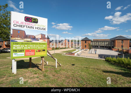 Neue Entwicklung Quebec Park im Bordon, Hampshire, UK, nachhaltige Häuser und Büroflächen am Häuptling Haus mit Energie sparende umweltfreundliche Funktionen Stockfoto