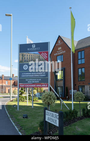 Entwicklung des neuen Gehäuses im Bordon, Hampshire, Großbritannien - Neues Quartal Barratt Wohnungen Werbung Board auf Louisburg Avenue Stockfoto