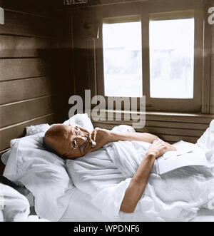 Mahatma Gandhi schlafen im Zugabteil, Indien, Asien, Mai 1946 Stockfoto