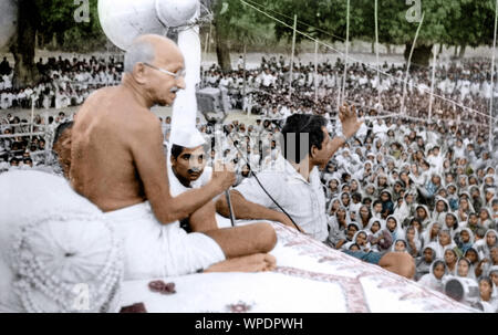 Mahatma Gandhi in öffentlicher Funktion, Indien, Asien, 1946, altes Vintage-Bild aus den 1900er Jahren Stockfoto