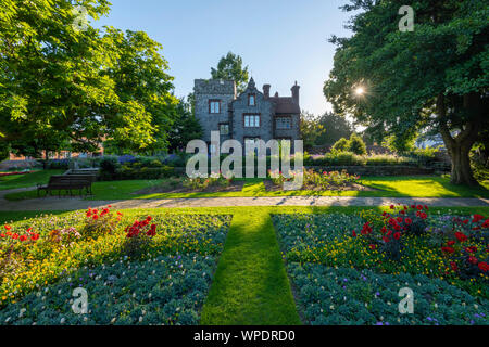 Das Tower House in Westgate Gärten; einen schönen öffentlichen Park in Canterbury, Kent. Stockfoto