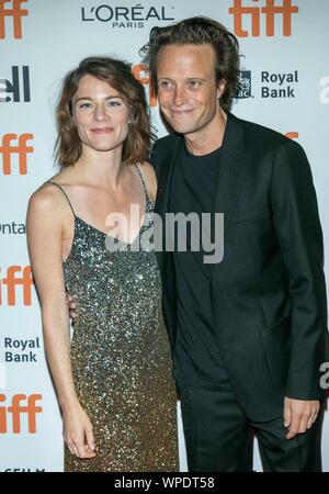 Valerie Pachner und August Diehl an der Premiere von "Jojo Kaninchen' während der 44Th Toronto International Film Festival, tiff, an der Prinzessin von Wales Theatre in Toronto, Kanada, am 08. September 2019. | Verwendung weltweit Stockfoto