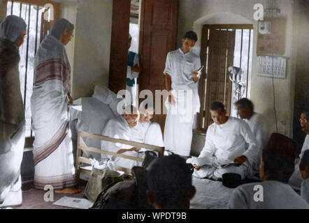 Mahatma Gandhi Leute treffen Khadi, Kolkata, West Bengal, Indien, Asien, November 1946 Stockfoto