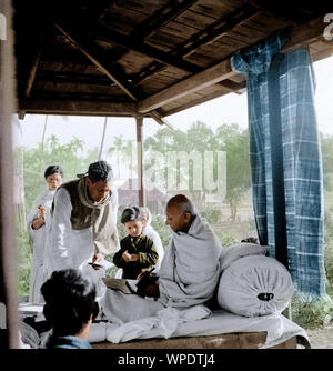 Mahatma Gandhi Leute treffen Khadi, Kolkata, West Bengal, Indien, Asien, November 1946 Stockfoto