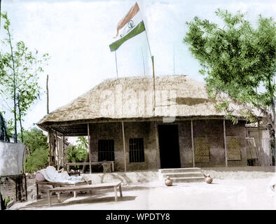 Mahatma Gandhi sitzt vor seiner Hütte, Assam, Indien, Asien, Dezember 1946 Stockfoto