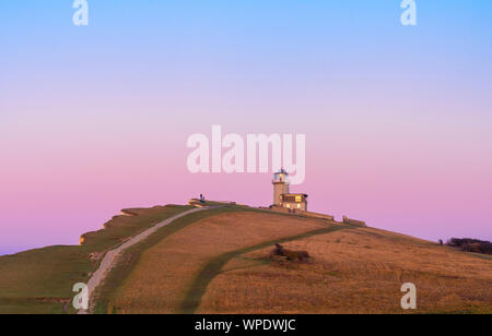 Belle Tout Leuchtturm an der Küste von East Sussex nr Beachy Head bei Sonnenaufgang. Stockfoto