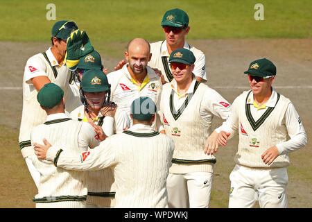 Manchester, Großbritannien. 8. September 2019. Nathan Lyon von Australien feiert die wicket von Joe Denly von England bei Tag 5 der 4 Specsavers Asche Test übereinstimmen, in Old Trafford Cricket Ground, Manchester, England. Credit: Cal Sport Media/Alamy leben Nachrichten Stockfoto