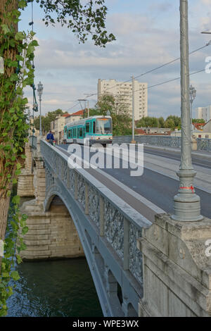 Paris, Straßenbahn Linie T1, Ile Saint Denis Stockfoto