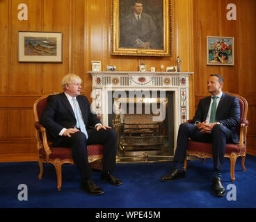 Dublin, Irland. 9 Sep, 2019. Boris Johnson in Dublin für Brexit spricht der britische Premierminister Boris Johnson trifft sich mit Premierminister und Führer der Fine Gael Leo Varadkar in seinem Büro im Regierungsgebäude in Dublin. Sie hatten die Gespräche über den nordirischen Grenze Problem und die Bexit Krise. Foto Leon Farrell/Rollingnews. ie Credit: RollingNews.ie/Alamy leben Nachrichten Stockfoto