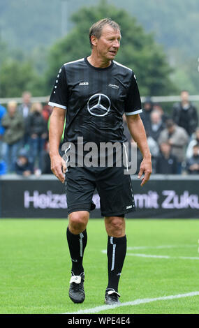 Guido Buchwald (Rest der Welt), die individuelle Handlung, ausgeschnitten. Für eine Wohltätigkeitsorganisation match liefert die 108-fache Nationalspieler Jürgen K linsmann nach Geislingen. Die Ursache für die Charity Match ist die Einweihung des K19, ein Projekt der Stiftung Agapedia linsman von K n. GES/Fußball/Charity Match: Team Schwaben - Team, Rest der Welt, 08.09.2019 Fußball / Charity Match: Team Schwaben vs. Team, Rest der Welt, SC Geislingen, 8. September 2019 | Verwendung weltweit Stockfoto