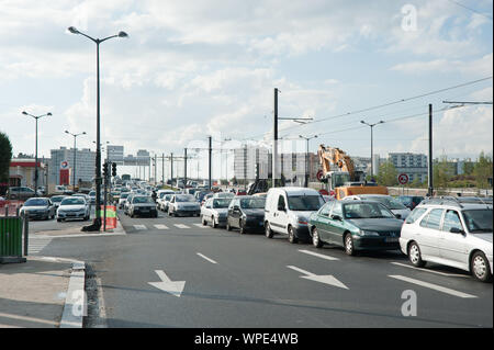 Paris-Puteaux, Straßenbahn T2, Baustelle - Paris-Puteaux, Straßenbahn T2, Baustelle Stockfoto