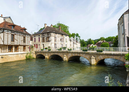 Essoyes (nord-östlichen Frankreich): Dorf am Ufer des Source River, einem Nebenfluss des Flusses Seine. Dorf Pierre-Auguste Renoirs fa Stockfoto