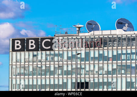 Fassade des BBC Schottland Büros bei Pacific Quay, Glasgow, Schottland, Großbritannien Stockfoto