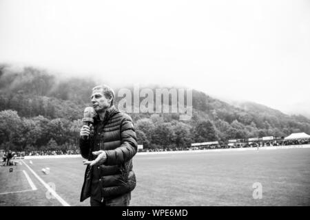 Juergen Klinsmann im Interview. Für eine Wohltätigkeitsorganisation match liefert die 108-fache Nationalspieler Jürgen K linsmann nach Geislingen. Die Ursache für die Charity Match ist die Einweihung des K19, ein Projekt der Stiftung Agapedia linsman von K n. GES/Fußball/Charity Match: Team Schwaben - Team, Rest der Welt, 08.09.2019 Fußball / Charity Match: Team Schwaben vs. Team, Rest der Welt, SC Geislingen, 8. September 2019 | Verwendung weltweit Stockfoto