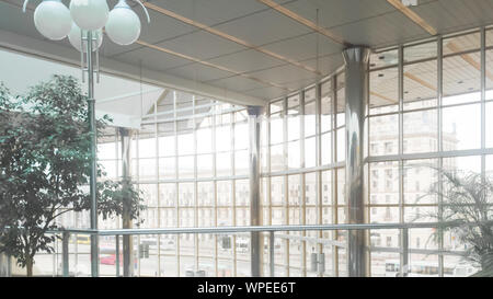 Passage in das moderne Gebäude der Konferenz Zentrum Stockfoto