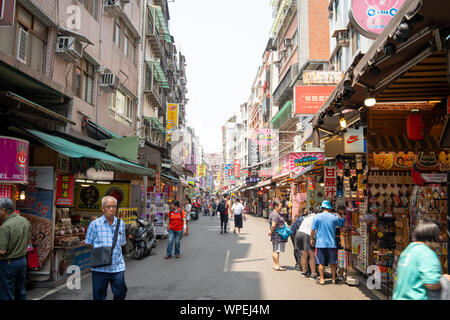 Taipei, Taiwan: Tamsui alte Straße - ein Stadtteil in den Randbezirken von Taipeh ist ein beliebter Ort für Touristen und ein großes Einkaufszentrum Stockfoto