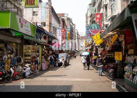 Taipei, Taiwan: Tamsui alte Straße - ein Stadtteil in den Randbezirken von Taipeh ist ein beliebter Ort für Touristen und ein großes Einkaufszentrum Stockfoto