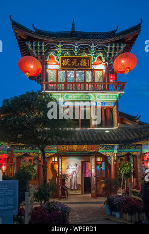 Am Abend in der Altstadt von Lijiang, Yunnan, China Stockfoto