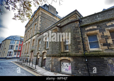 Im Bild: Rückansicht, Queen's Road der alten Polizeistation in Aberystwyth, Wales, UK. Mittwoch 28. August 2019 Re: Eröffnet 1866, gebaut von der Hafod Ho Stockfoto