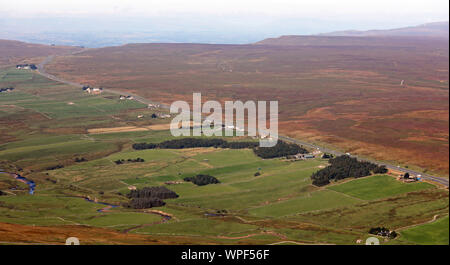 Luftaufnahme der A66 Trunk Road Trans-Pennine wie es kreuzt die Pennines in Richtung Westen, Großbritannien Stockfoto