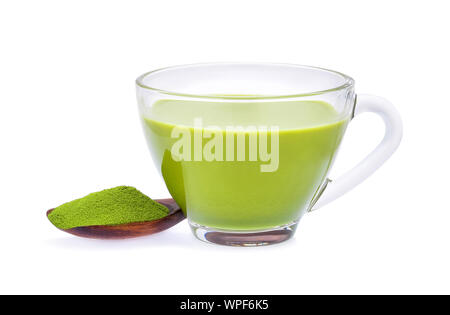 Hot grüner Tee Matcha Latte mit Pulverisierten grünen Tee auf weißem Hintergrund. Stockfoto