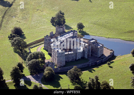 Luftaufnahme von Raby Castle, County Durham, UK Stockfoto