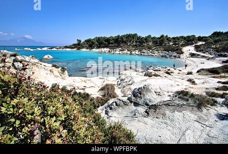 Orange Beach an der Ostküste von Sithonia in der Nähe von Sarti, Chalkidiki, Griechenland Stockfoto