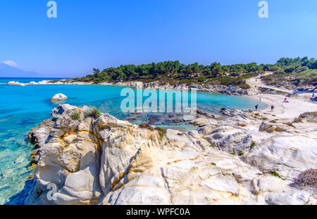 Orange Beach an der Ostküste von Sithonia in der Nähe von Sarti, Chalkidiki, Griechenland Stockfoto