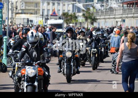 Ace Cafe Reunion 2019 Brighton Burn up bei Madeira Drive. Bild: Terry Applin Stockfoto