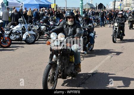 Ace Cafe Reunion 2019 Brighton Burn up bei Madeira Drive. Bild: Terry Applin Stockfoto