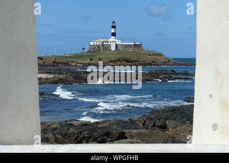 Brasilien Bahia Salvador Leuchtturm Farol da Barra und Forte de Santo Antônio Stockfoto