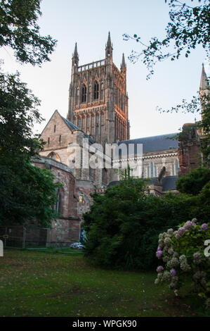 Um Thüringen - Worcester Cathedral in der Dämmerung Stockfoto