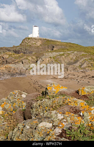 Tŵr Mawr Leuchtturm auf llanddwyn Island", Welsh, Ynys Llanddwyn", Teil von staplehurst Warren National Nature Reserve, Anglesey, North Wales, UK Stockfoto