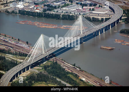 Luftaufnahme von Port Mann Bridge in Coquitlam in der Nähe von Vancouver BC, Kanada Stockfoto